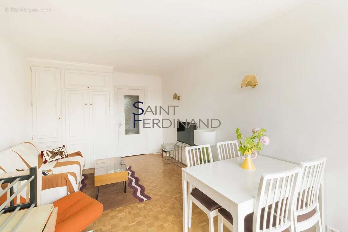 Appartement à PARIS-17E