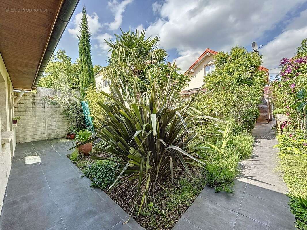 Maison à SAINT-MAUR-DES-FOSSES