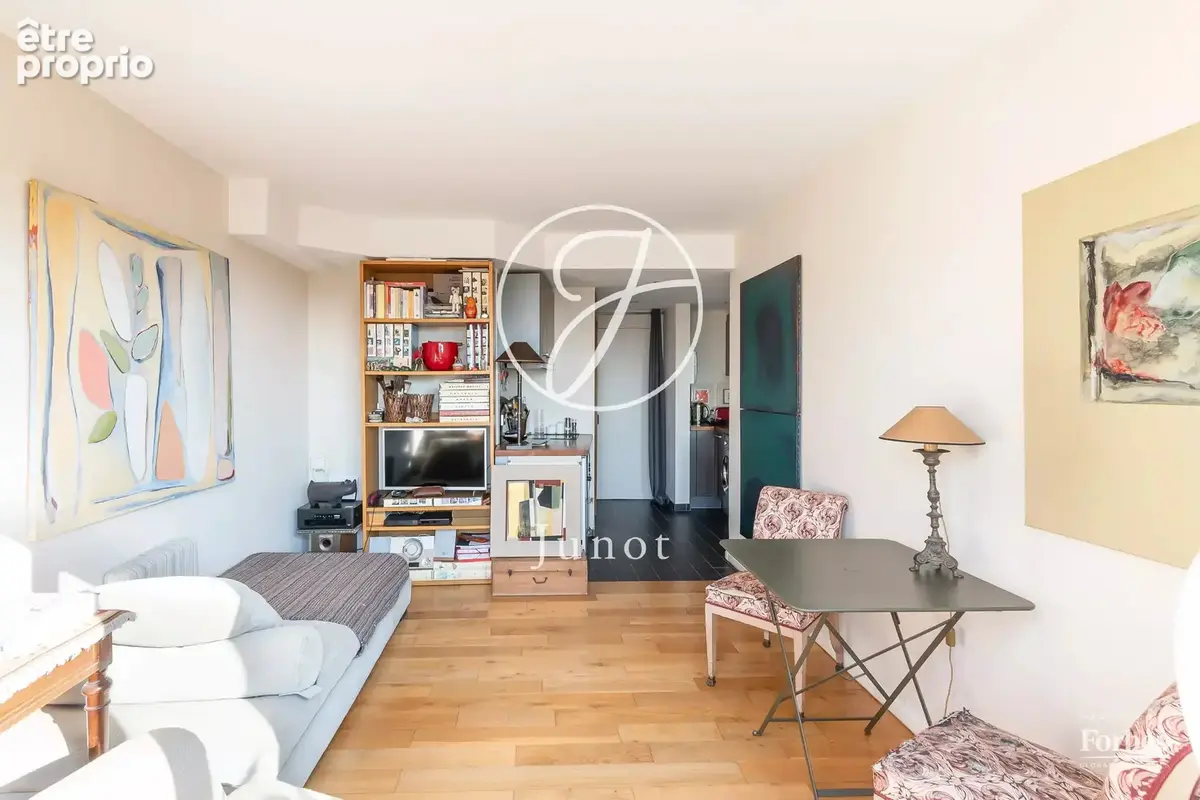 Paris 18e - LAMARCK CAULAINCOURT - Appartement à vendre - 34.21m² loi Carrez - Terrasse - Jardin - Piscine. - photo 13