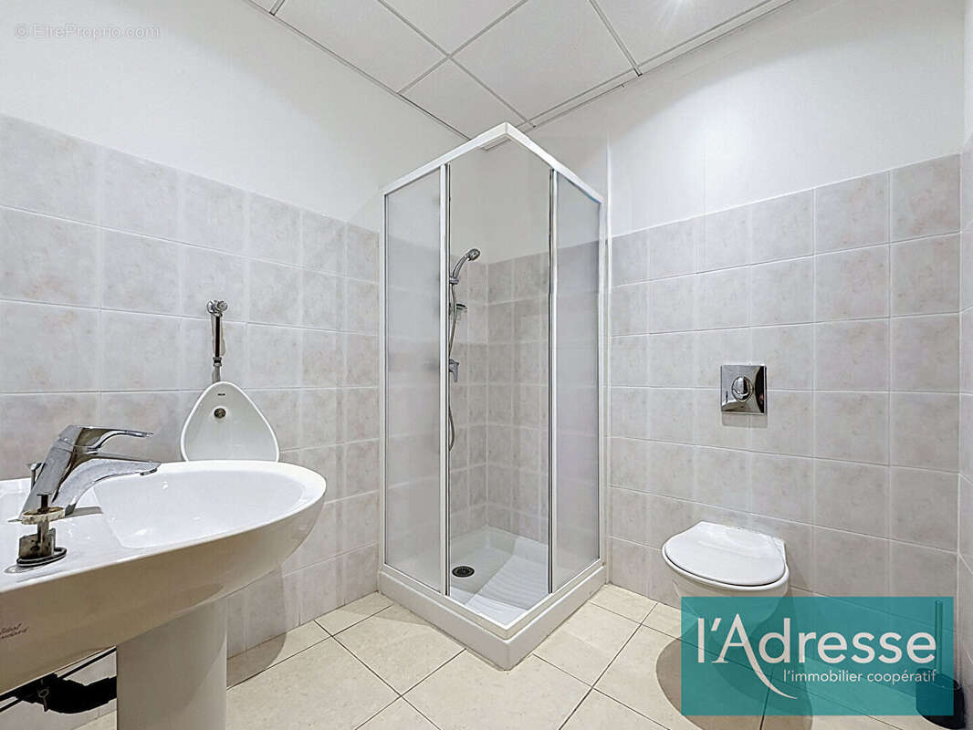 Entrepôt avec bureaux climatisés - 228 m² - Secteur Finosello - photo 7
