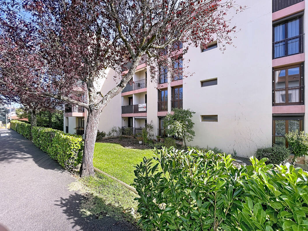 Appartement à SAINT-GENEST-LERPT