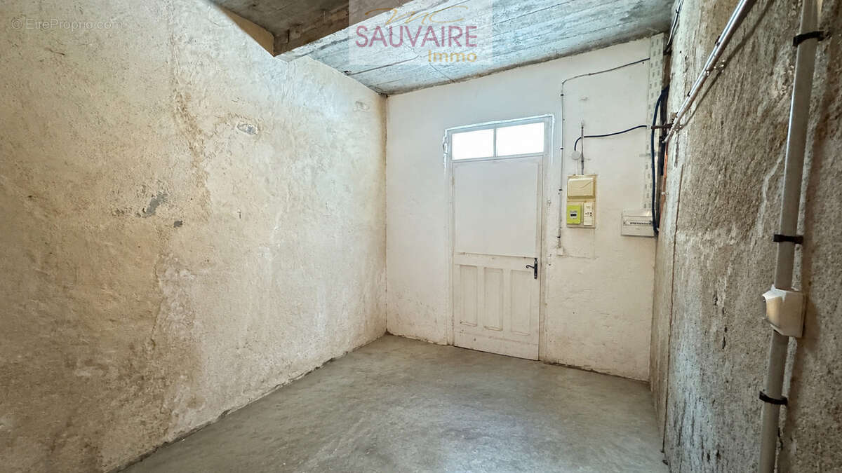 Maison à SAINT-LAURENT-DE-LA-SALANQUE