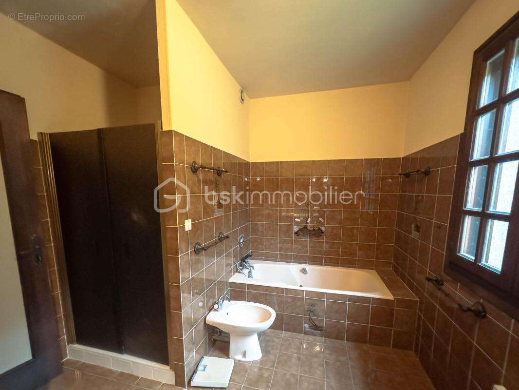 Sainte Radegonde, 5 chambres, piscine, grand terrain et garage - photo 12