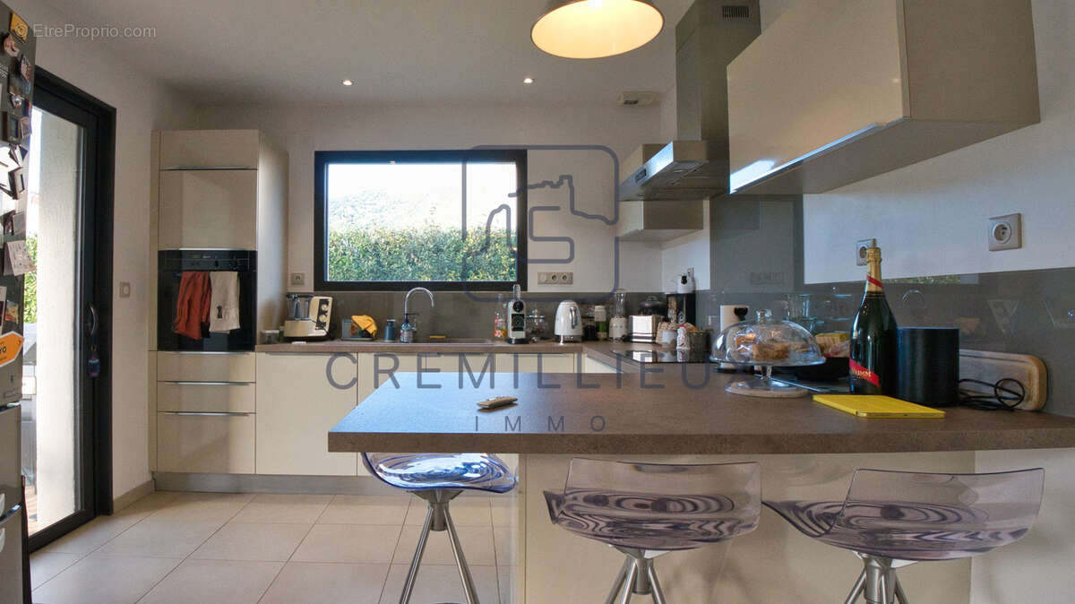 Maison à GUILHERAND-GRANGES