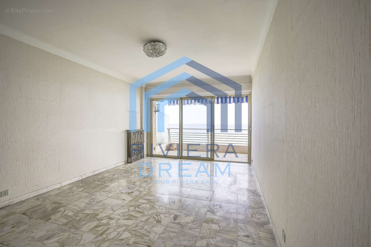 MENTON - Face a la mer, appartement type 3 avec terrasse, cave et parking. - photo 2