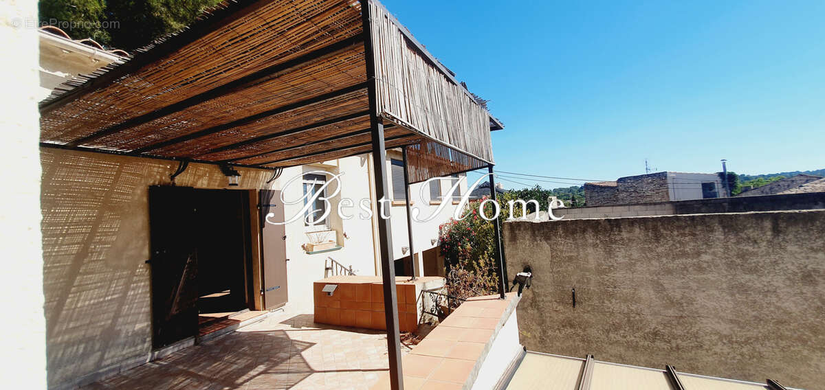 A vendre   CROIX DE FER Maison de ville de type 3 avec studio  et chambre indépendante,  Terrasses et garage - photo 4