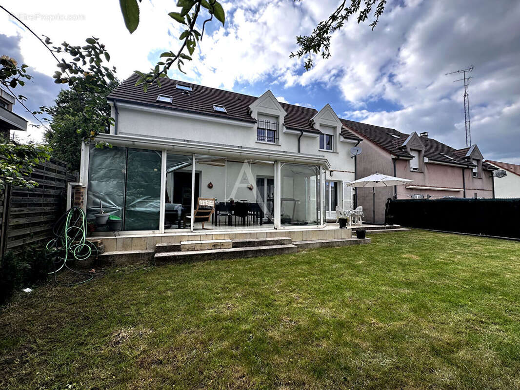 Maison à SAINT-THIBAULT-DES-VIGNES