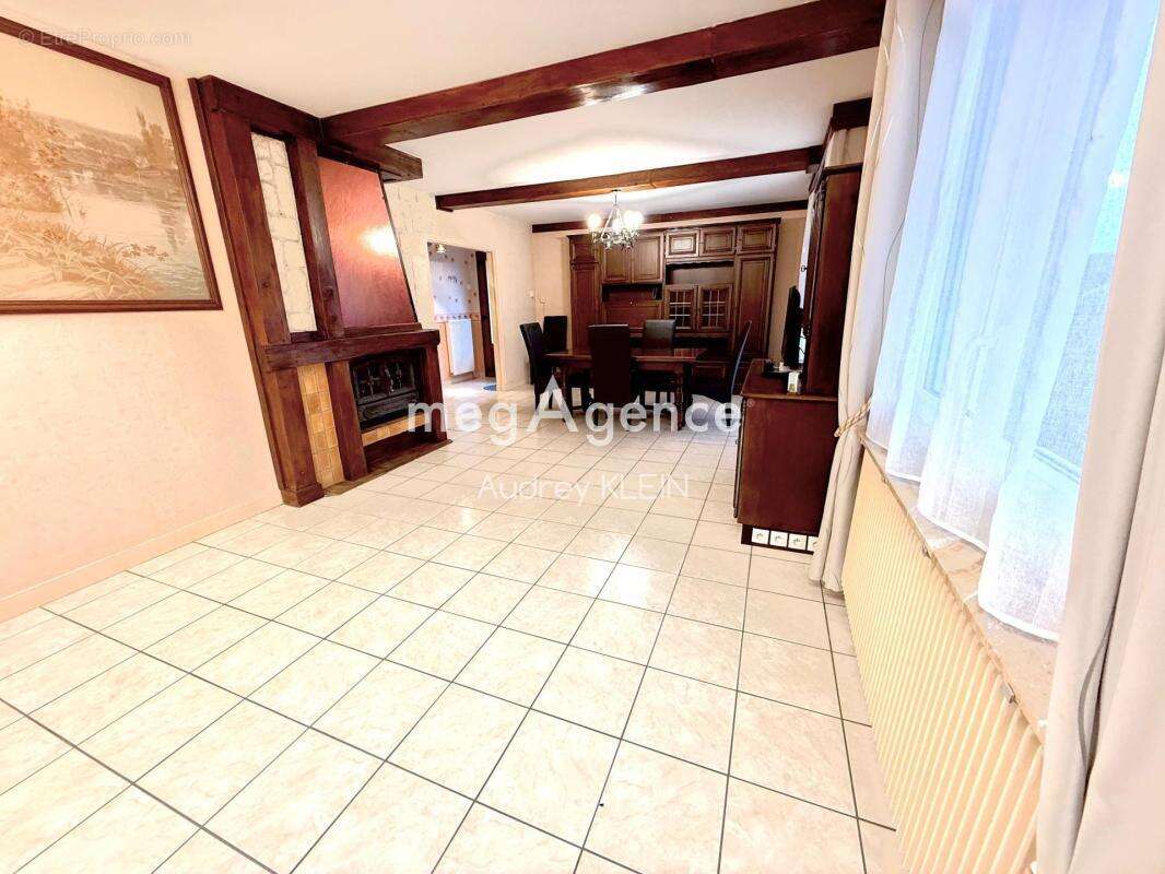 Maison à SAINT-JULIEN-DU-SAULT