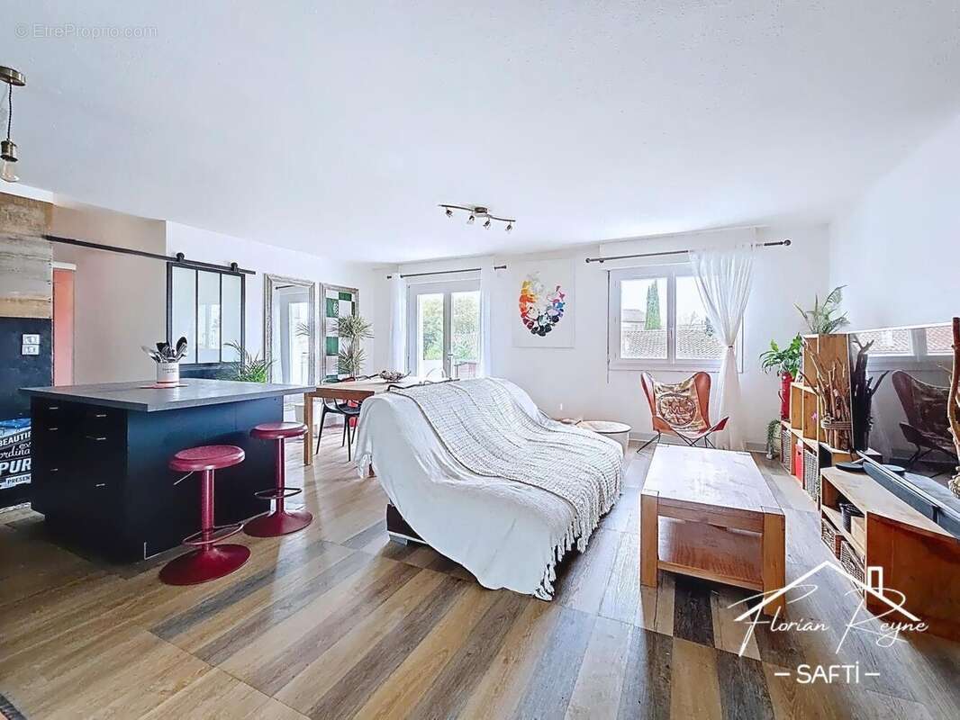 Photo 2 - Appartement à PAREMPUYRE