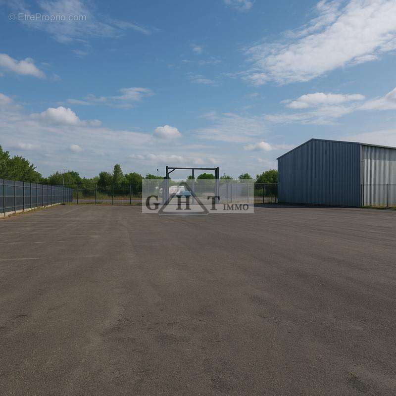 2300m2 de Terrains plus 690m2 d'entrepot / bureaux A vendre - photo 2