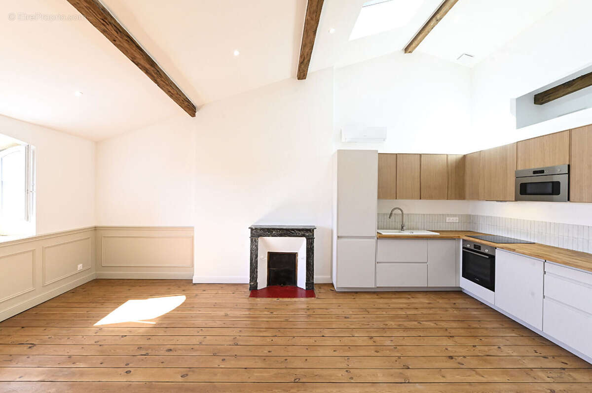 Bordeaux Coeur Chartrons - Appartement T3 de 70 m² entièrement rénové - photo 3