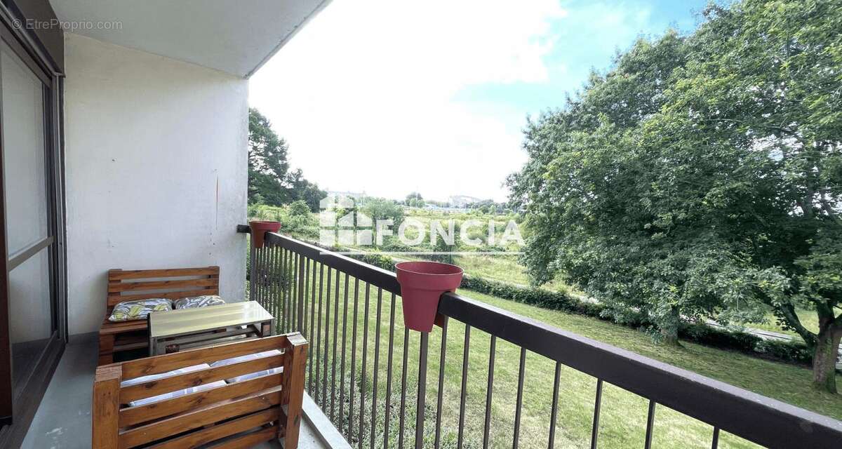 L'agence FONCIA vous propose en exclusivité : Appartement T4 au premier étage avec balcon exposé sud et sans vis-à-vis avec vue  - photo 4