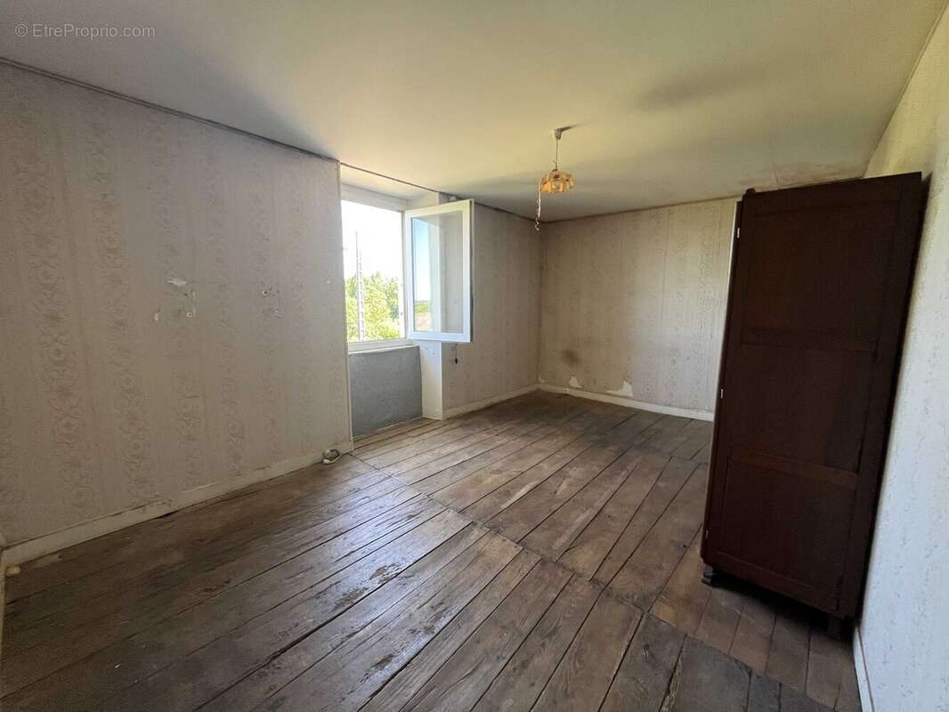 Maison 193 m² à Massignac  - photo 7