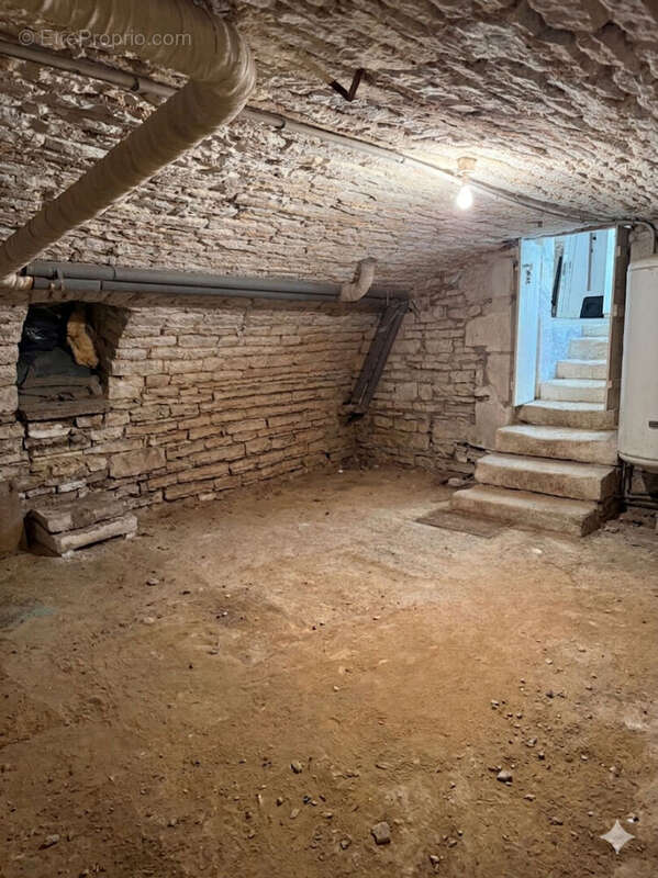 Maison à YROUERRE