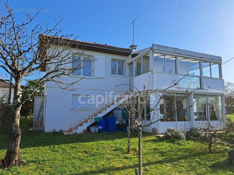 Maison à ROCHES-PREMARIE-ANDILLE