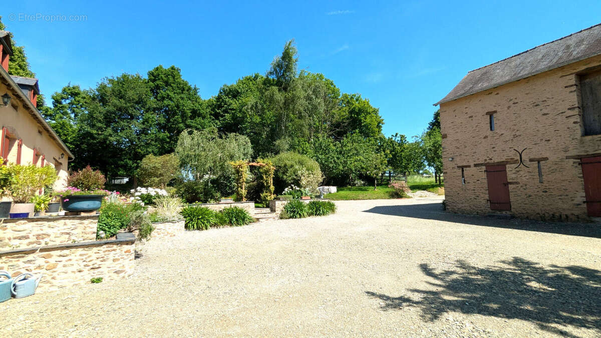 Maison à COSSE-LE-VIVIEN