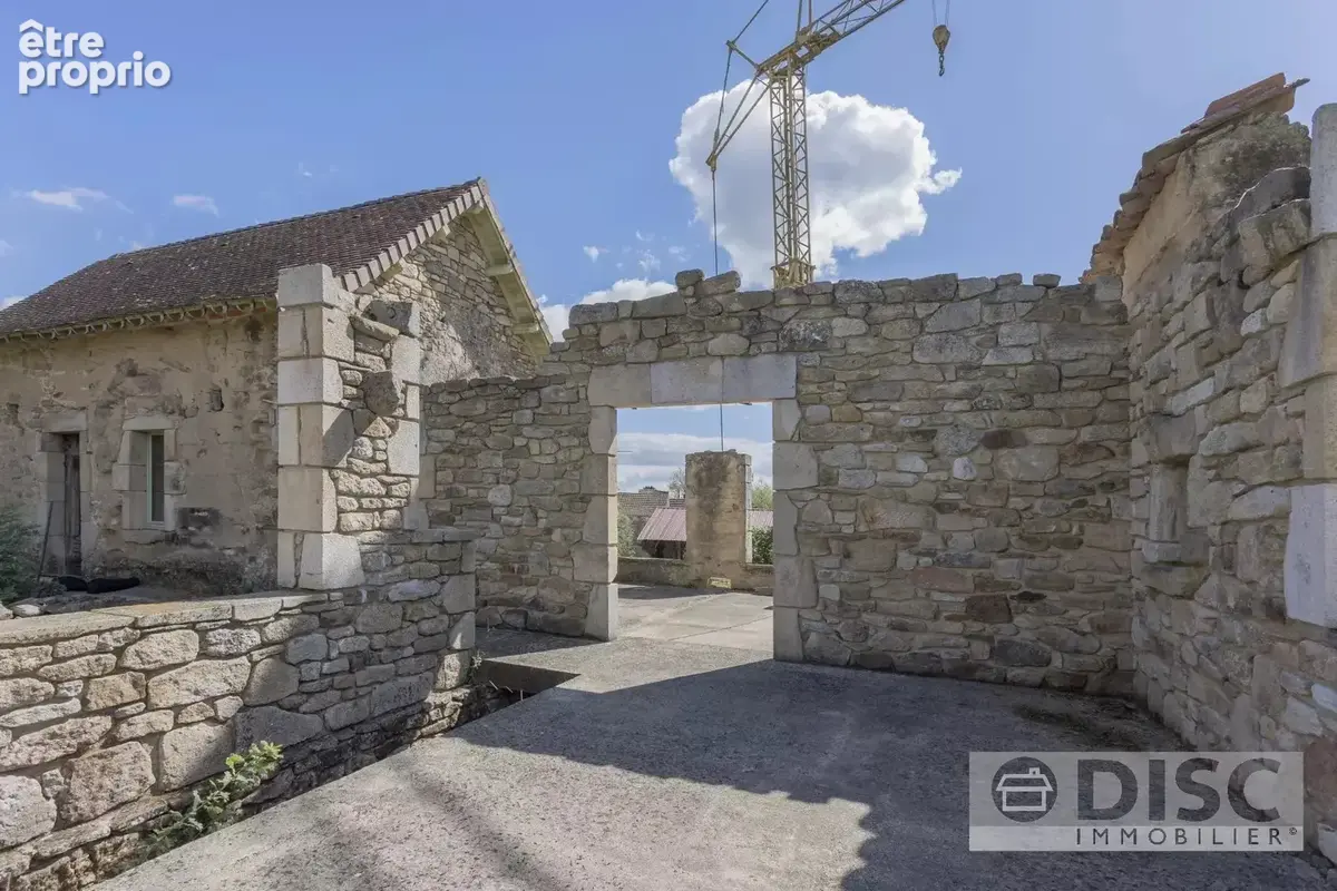 Maison rénovée en partie avec beaucoup de potentiel. - photo 11