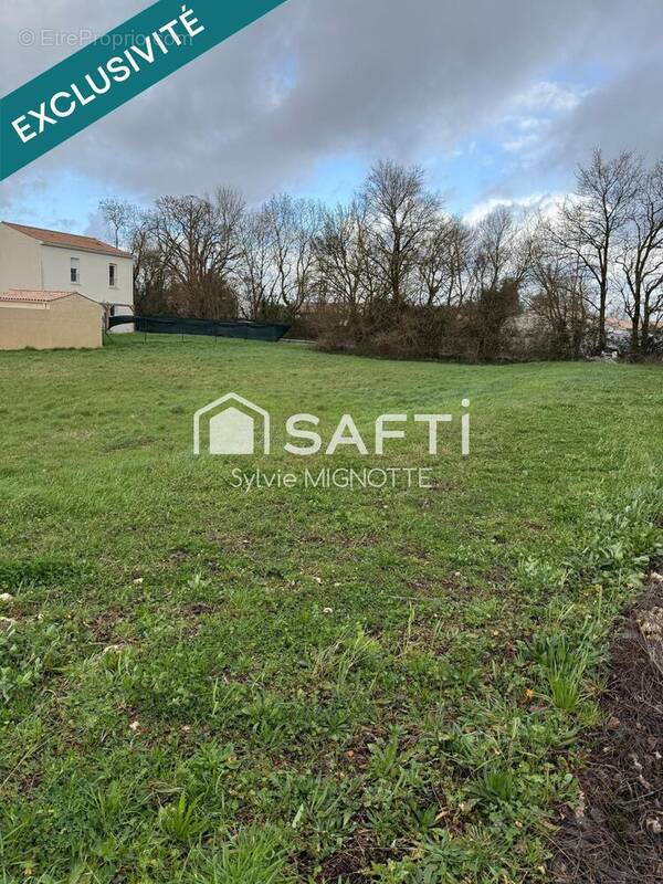 Photo 1 - Terrain à SURGERES