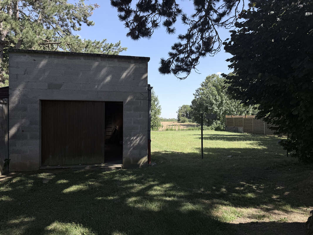 Plain-pied, sous-sol et dépendance. - photo 10