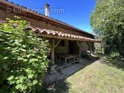 Maison à LES SALLES-LAVAUGUYON