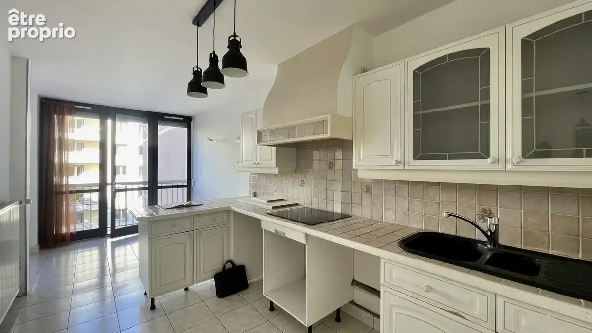 Spacieux T4 de 82 m2 traversant Est/Ouest avec balcon, garage et cave   DPE D - photo 7