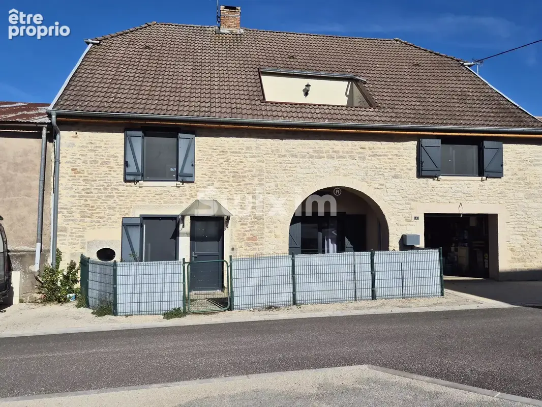 Batisse en pierre entierement renovee - photo 3