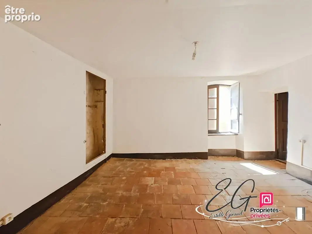 LA LIVINIÈRE : Maison de village avec cour et grand grenier - photo 8
