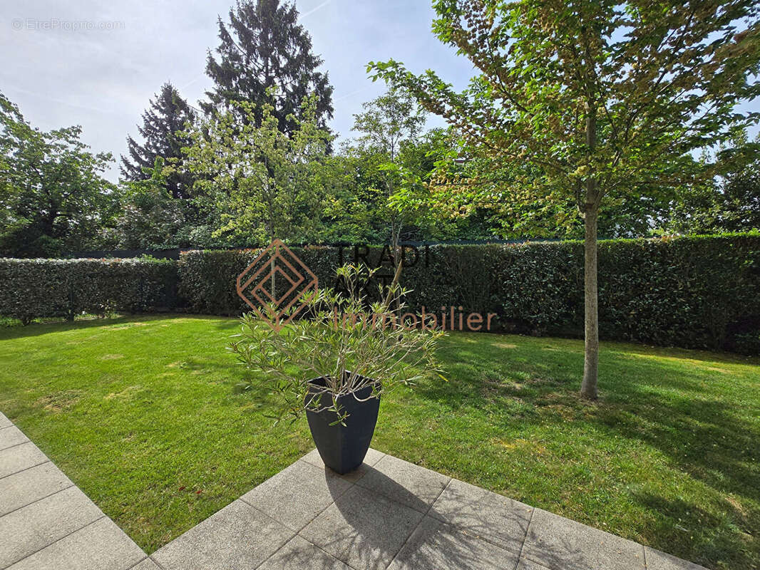 Appartement à SAINTE-GENEVIEVE-DES-BOIS