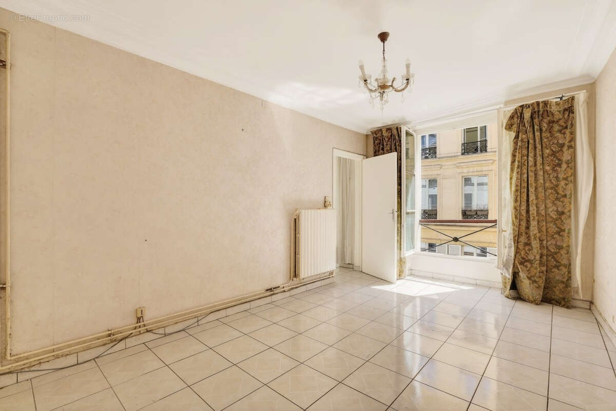 Appartement à PARIS-10E