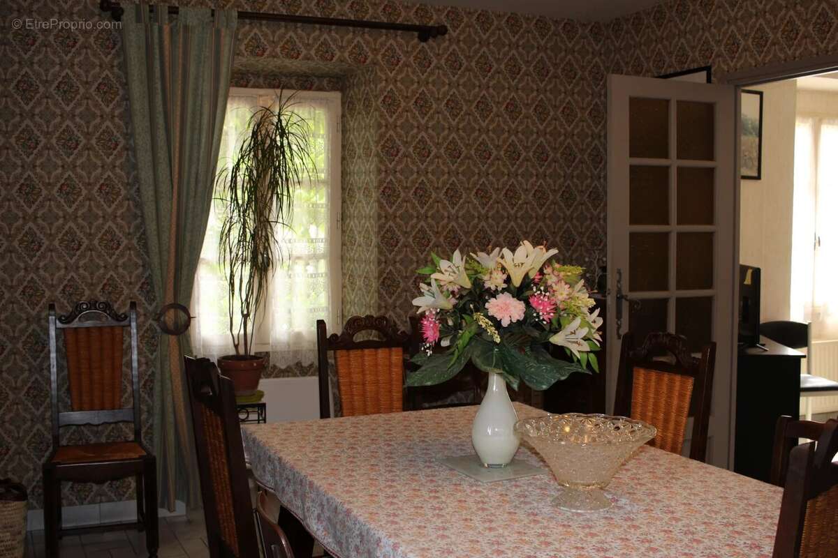 Maison à CAHUZAC-SUR-VERE