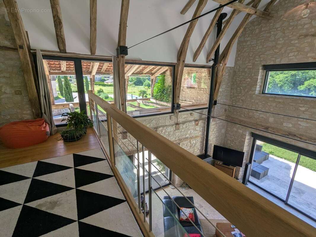 Maison 390 m² à Tour-De-Faure  - photo 6