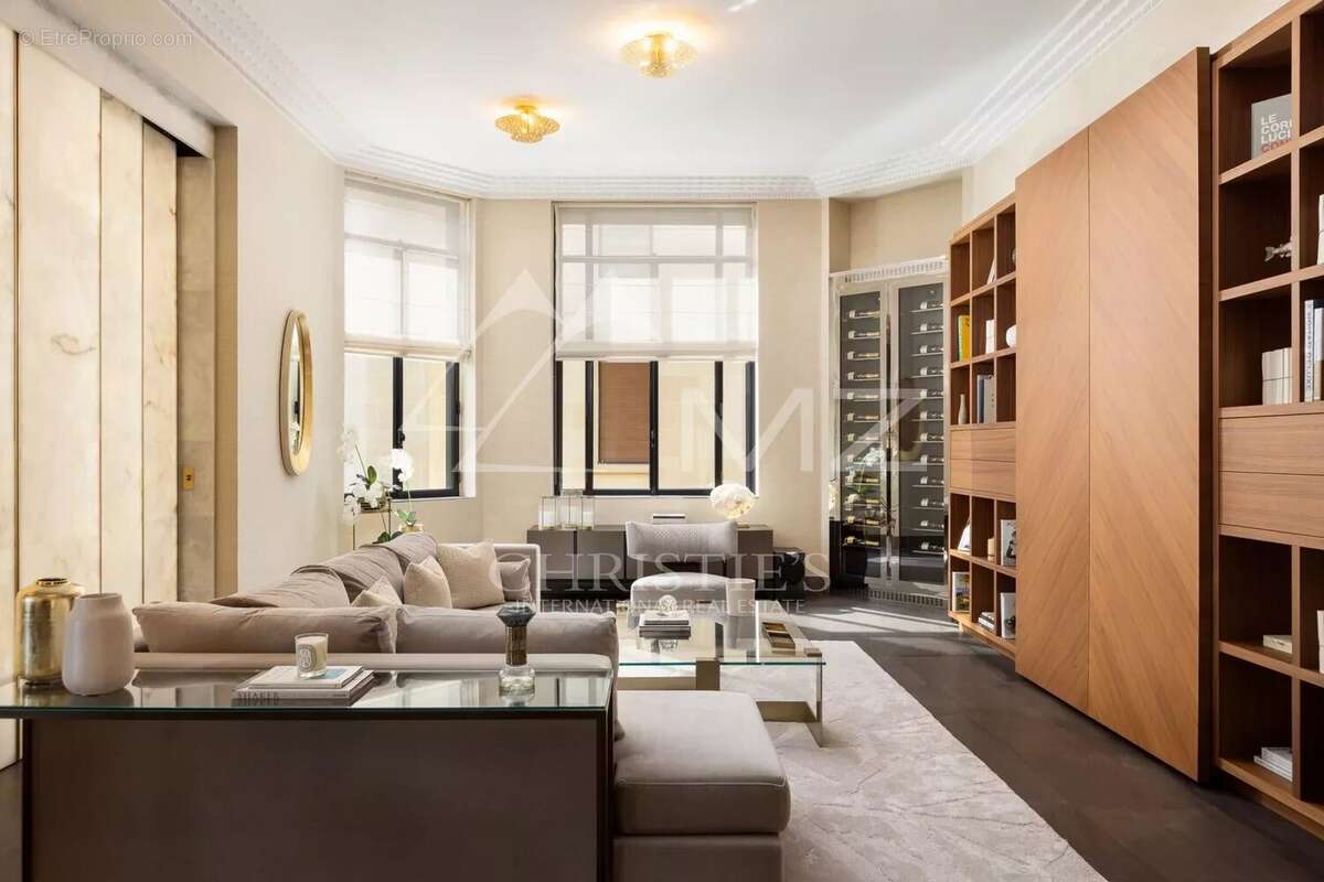 Appartement à PARIS-16E