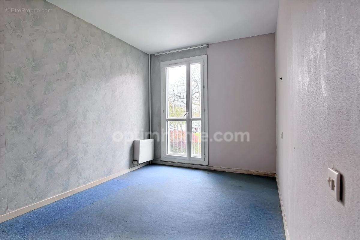 Appartement T3/T4 75 m2, DPE D, métro et marché Ste-Thérèse à 5 minutes - photo 7
