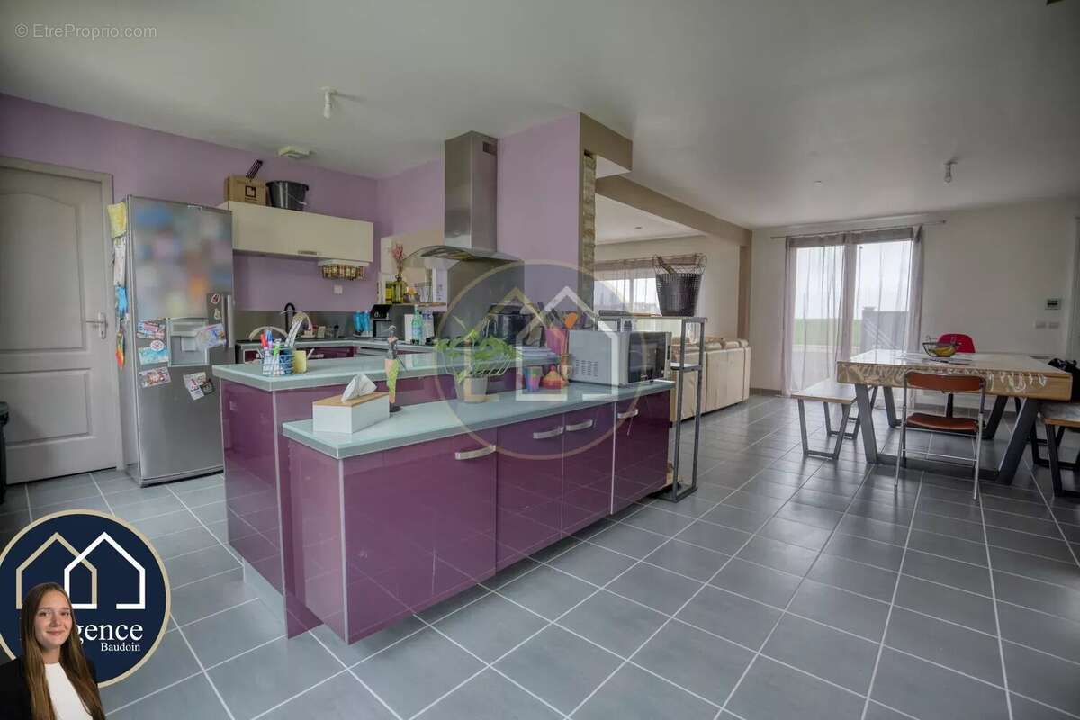 Maison à TREMBLAY-LES-VILLAGES