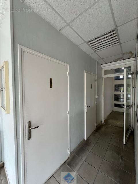 LOCAUX PRO de 5000m2 sur parcelle de 9000m2 - photo 22