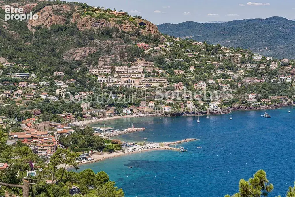 Théoule-sur-Mer – Villa provençale de 180 m² avec vue mer panoramique, piscine et hammam - photo 4