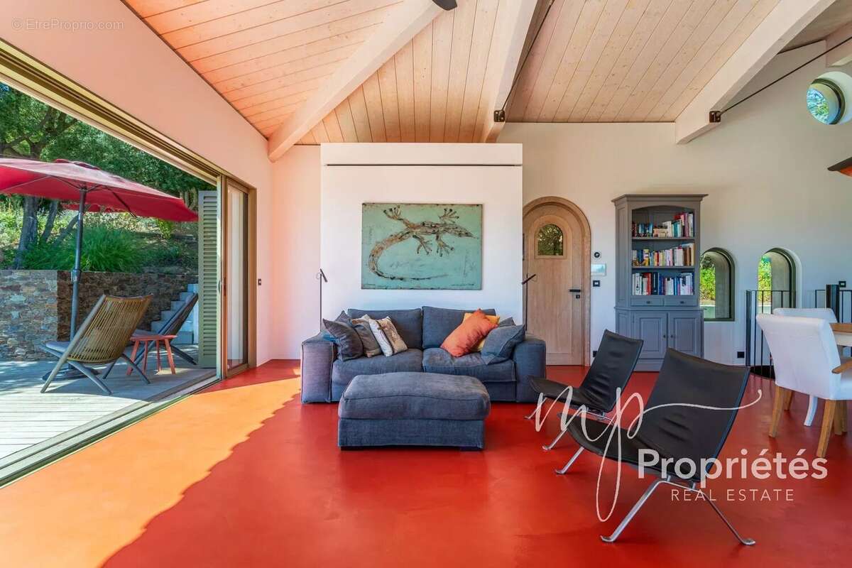 Maison à BORMES-LES-MIMOSAS