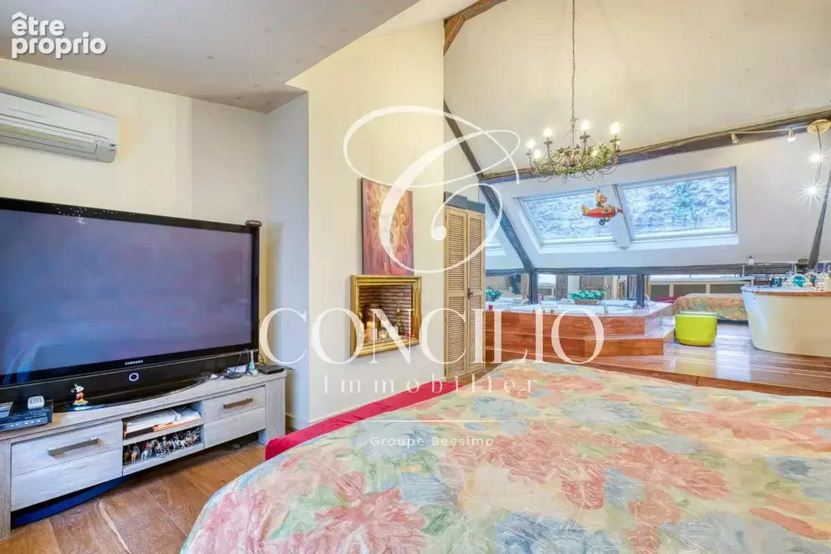 Paris 18e – Maison de caractère avec extérieur – 191,80 m² Carrez - photo 16