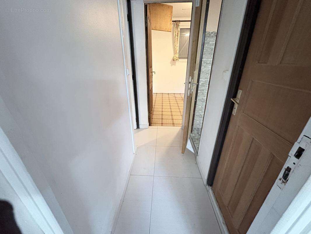 A VENDRE : VILLA F9 à Trois Rivière (97114) - photo 13