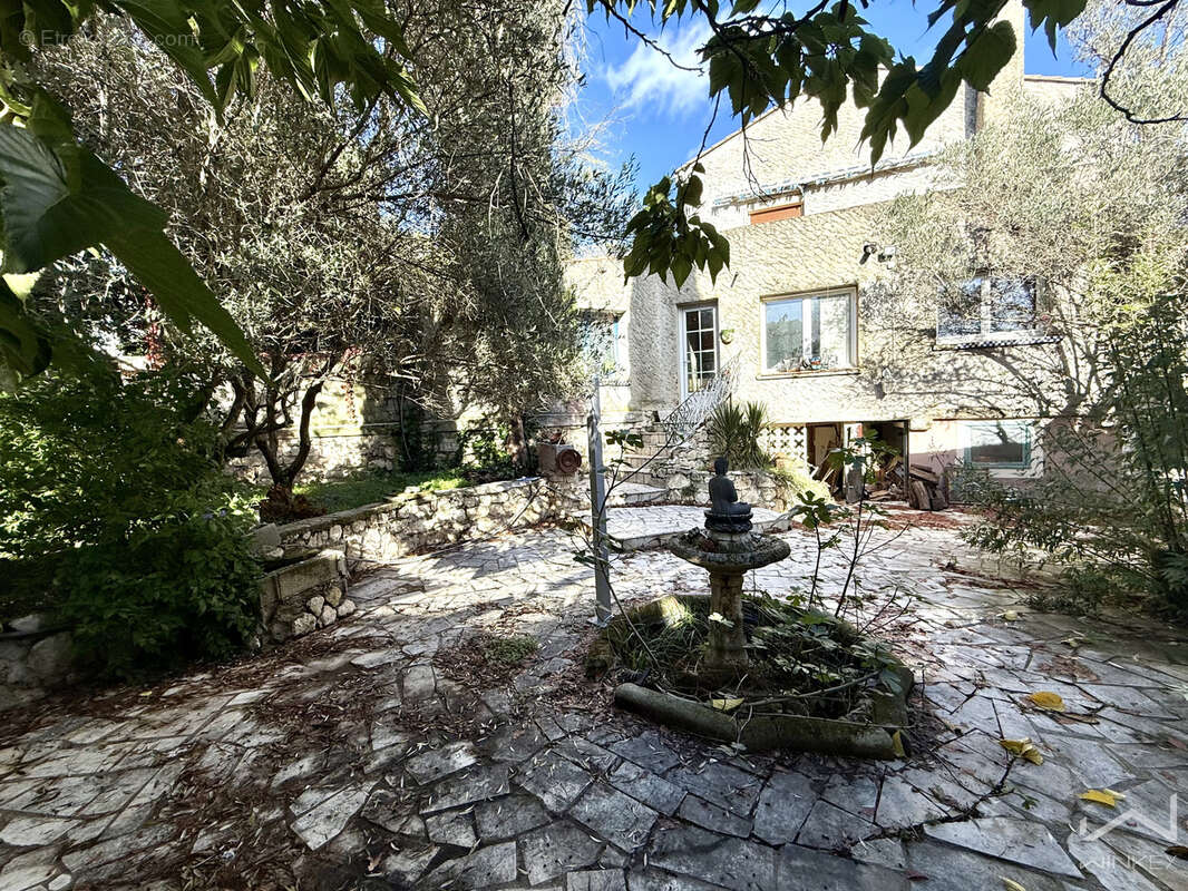 Maison à LA GARDE-ADHEMAR