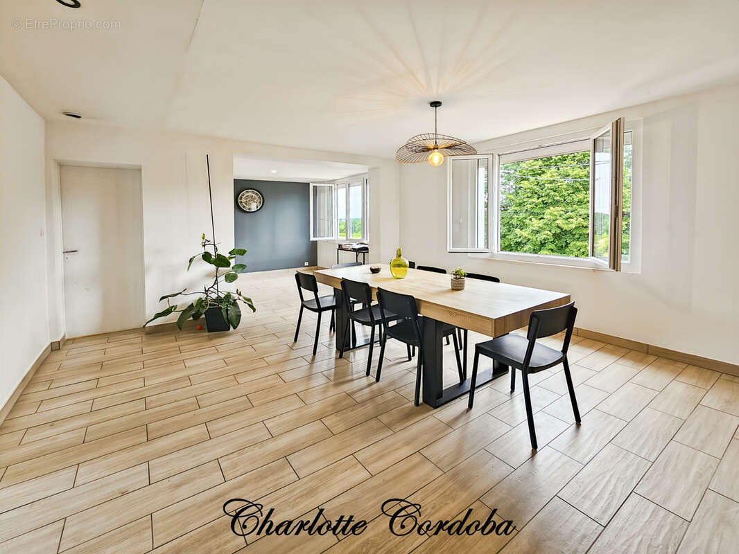  Maison entièrement rénovée – 2 chambres, possibilité 3 – Double garage à Xaintrailles - photo 3