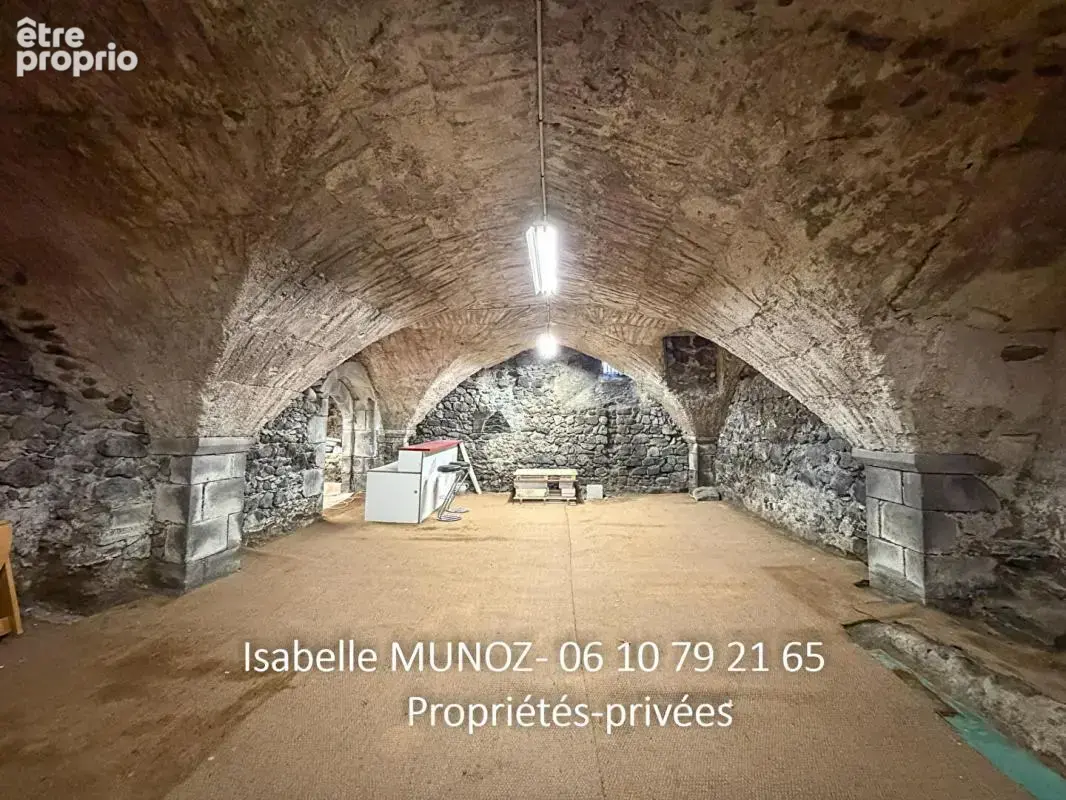 Immeuble Riom, 122 m2 et 180m2 de dépendances (grange avec parking, cave voutée?) - photo 15