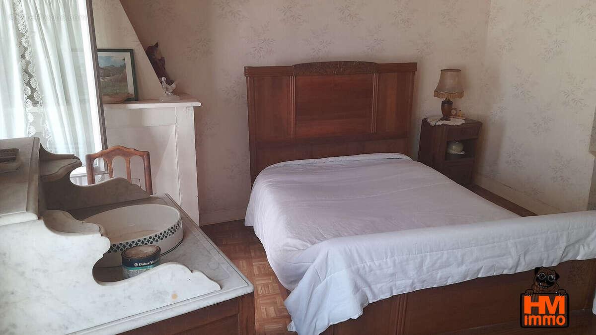 Maison à SAINT-LEONARD-DE-NOBLAT