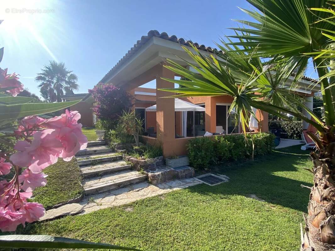 Maison à MANDELIEU-LA-NAPOULE