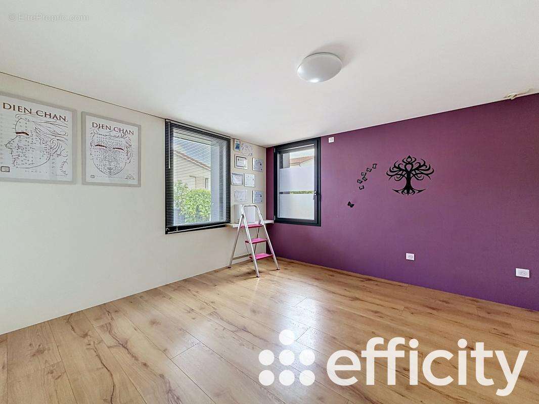Maison 235 m² à Communay  - photo 22
