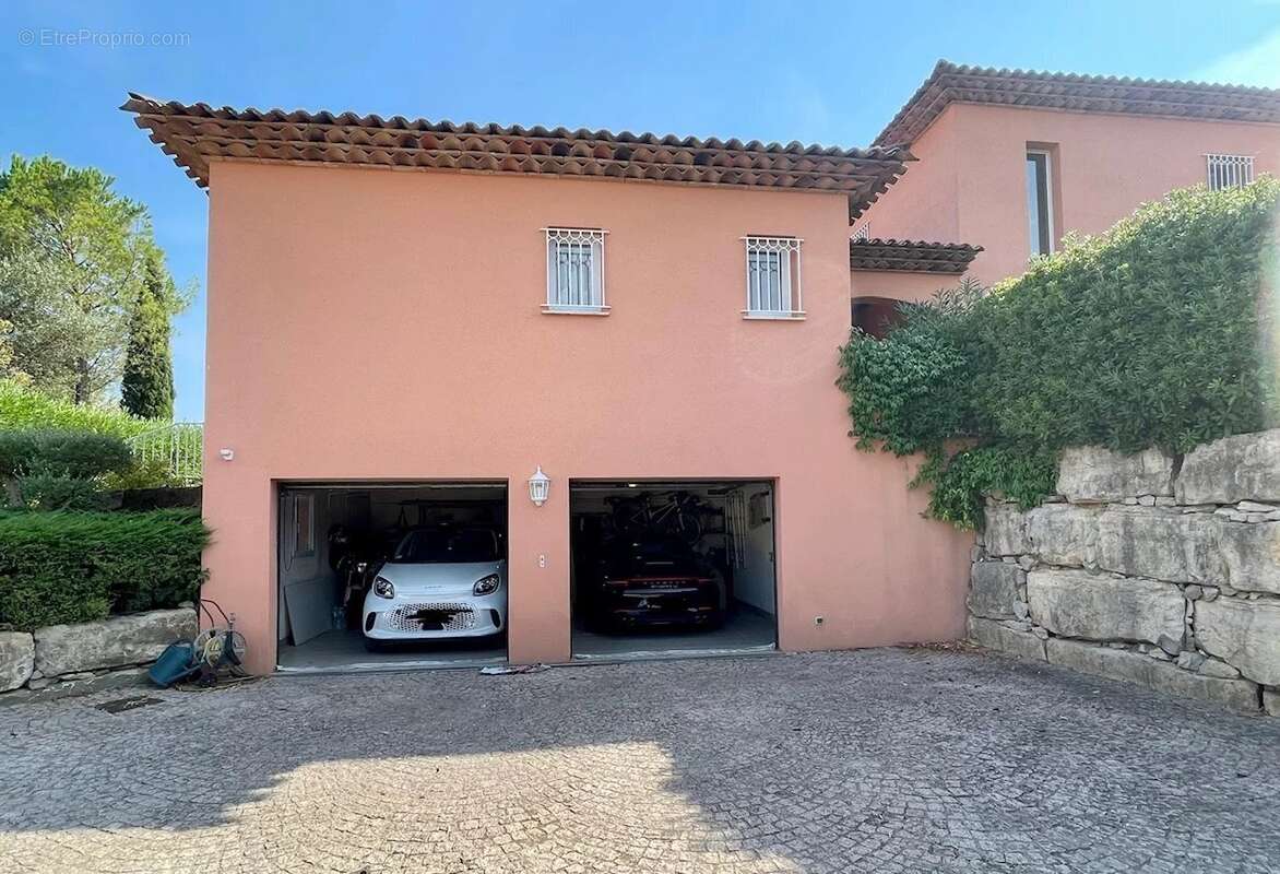 Maison à ROQUEBRUNE-SUR-ARGENS