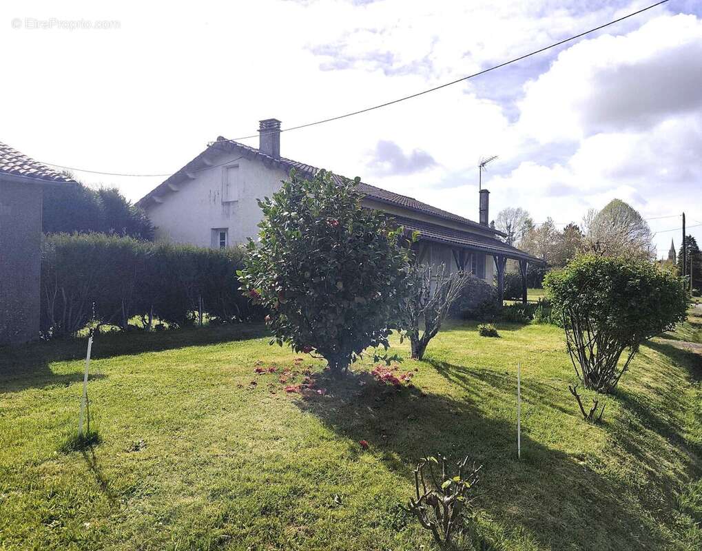 Maison à MONTEMBOEUF
