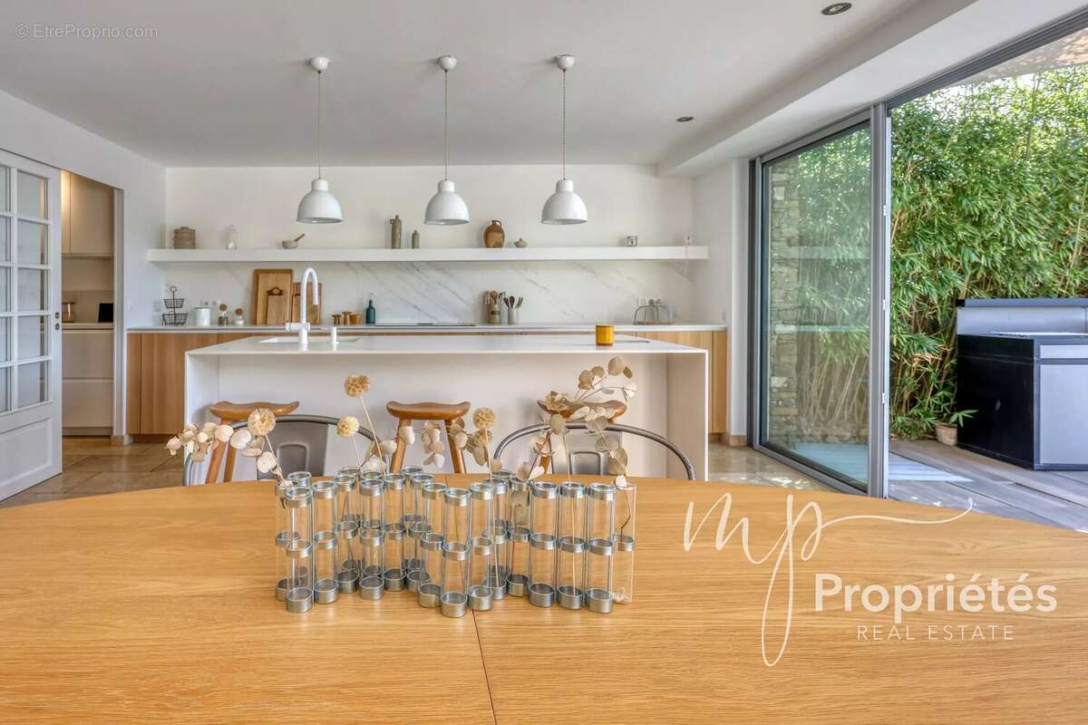 Maison à BORMES-LES-MIMOSAS