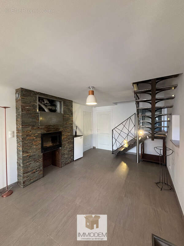 Maison entièrement rénovée avec dépendance et fort potentiel - photo 3
