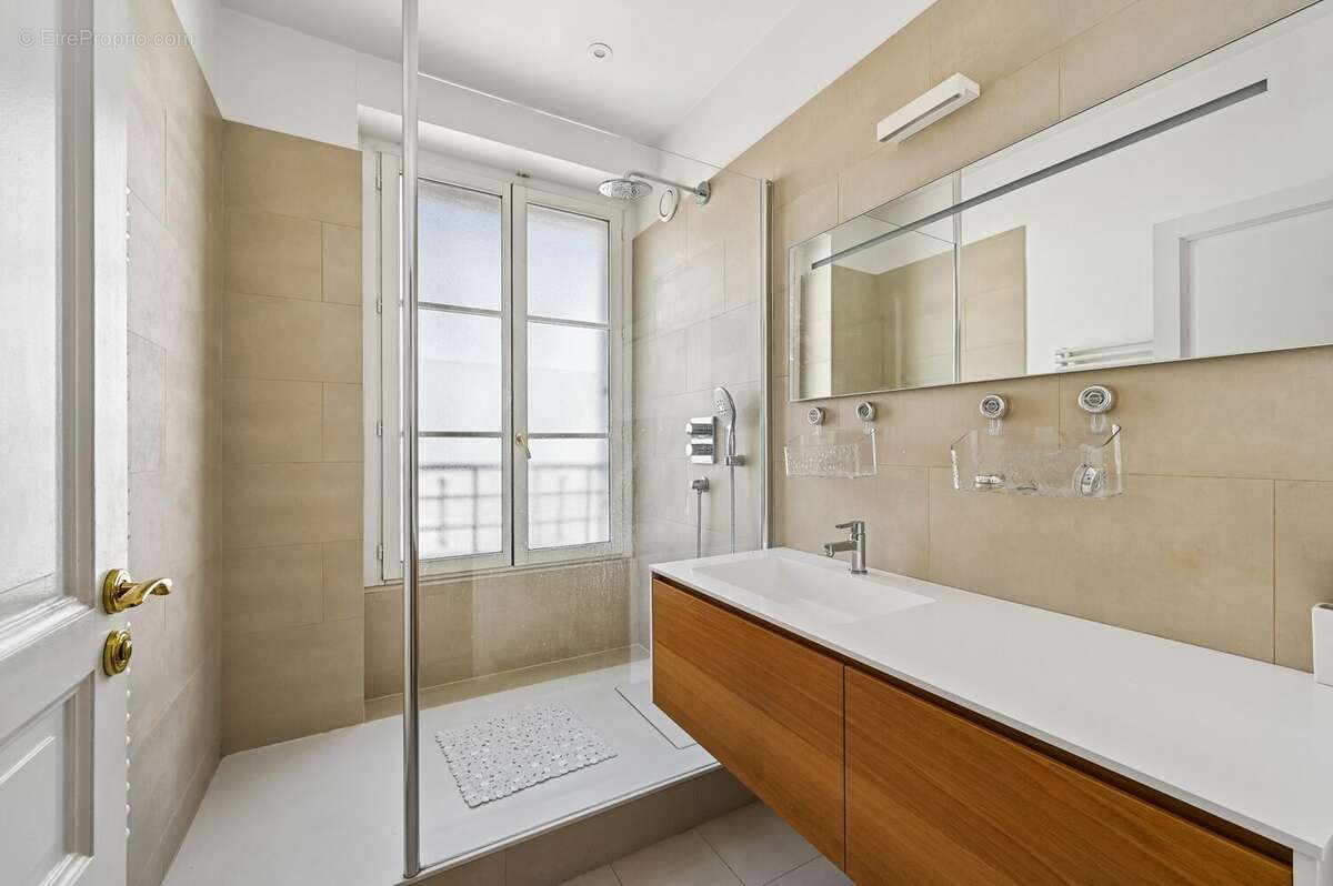 Appartement à PARIS-7E